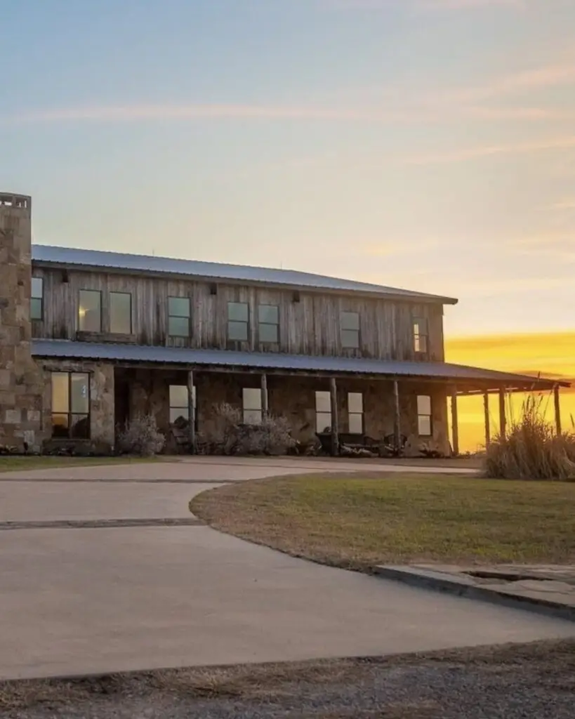 El Cerrito’s rustic two-story venue boasts wood and stone exteriors, a welcoming front porch, and sunset views—perfect for weddings.